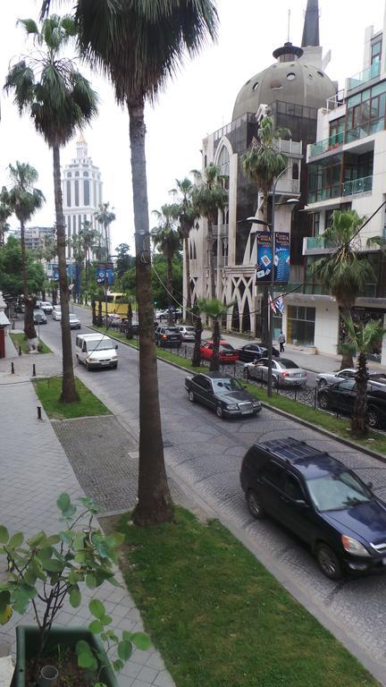 Cheap And Chic Apartment Batumi Ngoại thất bức ảnh